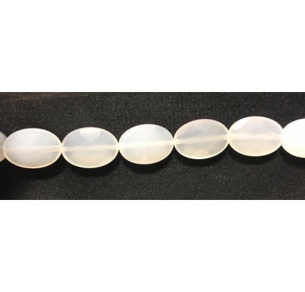 Ágata Blanca oval facetado 13*18 mm.