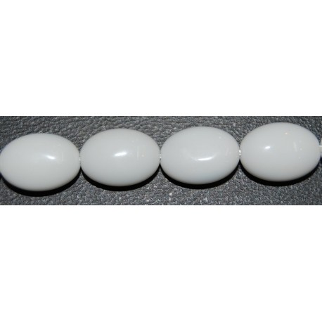 Onix blanco oval facetado 10*14 mm
