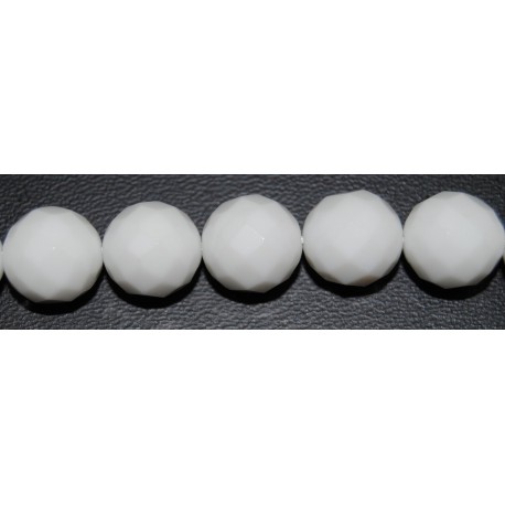 Onix blanco bola facetada 8 mm.